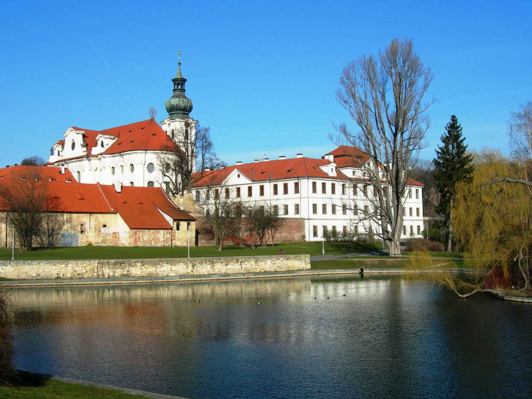 Praha_Břevnov_monastery_from_SE_DSCN0284