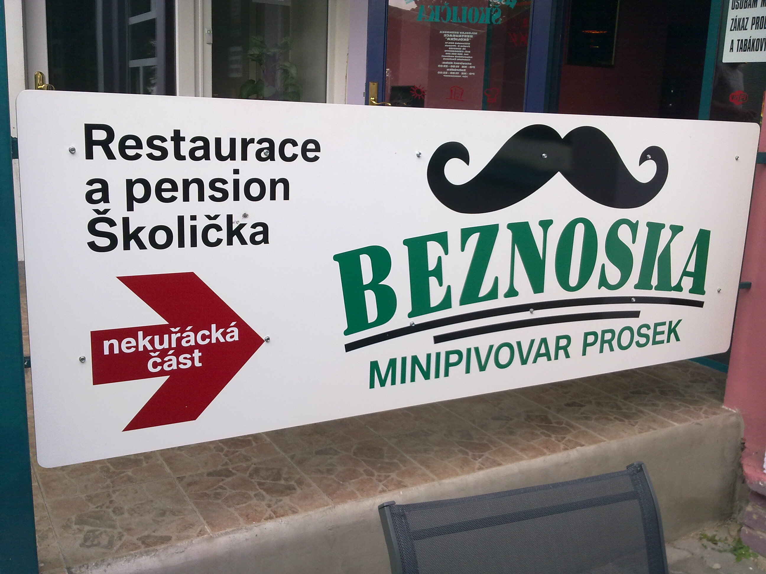 beznoska cedule